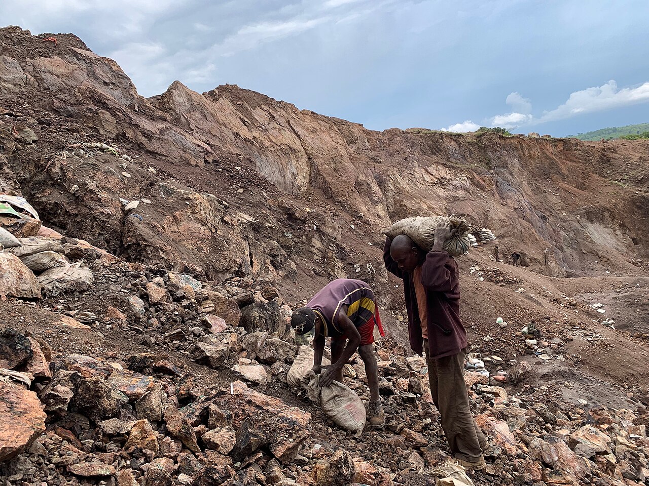 While Congo is very rich in mineral resources, these deposits require extensive manual labor to extract, often under life-threatening conditions. Mining of cobalt is tied to human rights abuses, such as unsafe worksites, child labor, and forced Congolese labor, in addition to environmental degradation. By The International Institute for Environment and Development - Flickr, CC BY 2.5, https://commons.wikimedia.org/w/index.php?curid=147025174